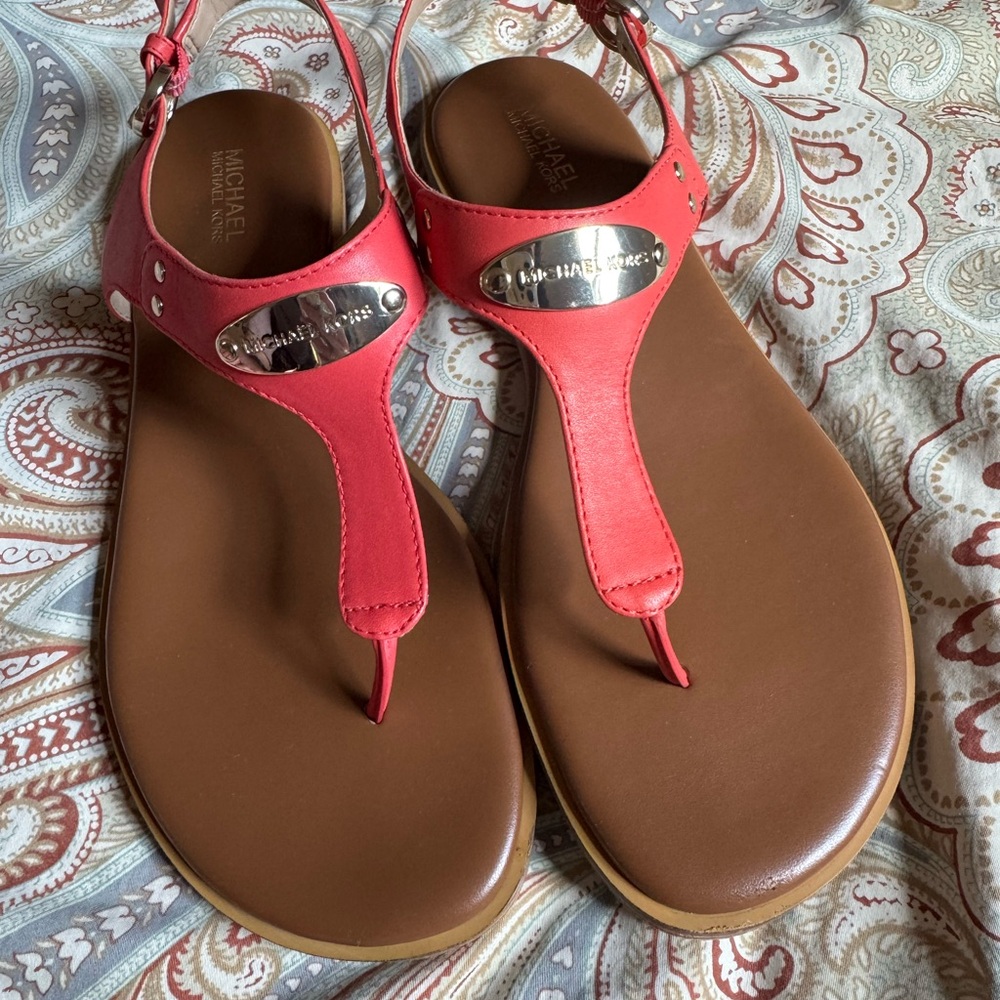 🌟Used in GREAT CONDITION Michael Kors Red Thong Sandals🌟